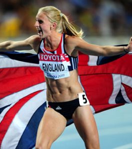 汉娜·英格兰（Hannah England）用GB国旗庆祝