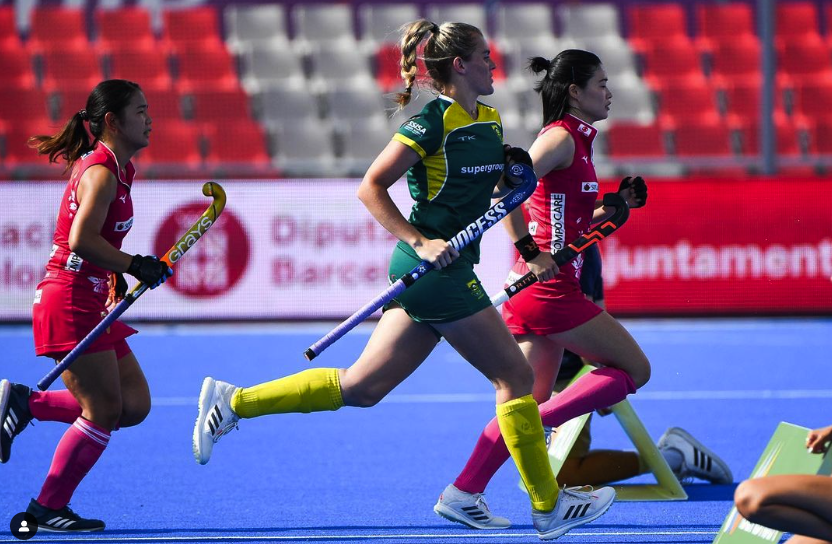 Hannah Pearce playing hockey