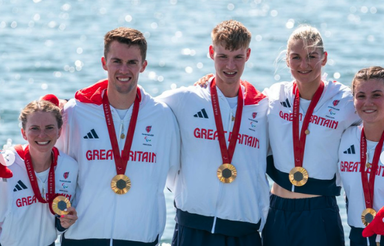 Josh O'Brien team photo with GB rowing team, medals around necks